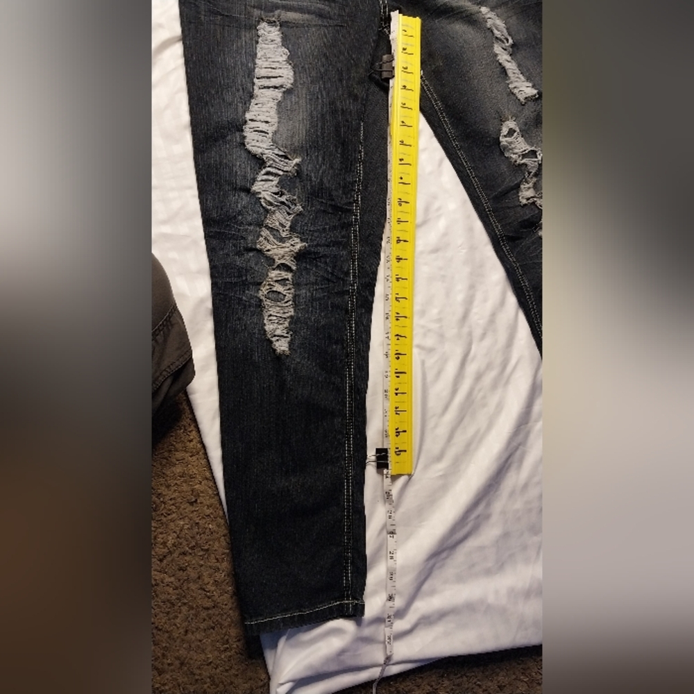Almost Famous Distressed Skinny Jeans Women's 16 Sequin Back Pockets - Picture 3 of 7